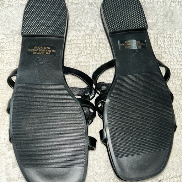 Elegant Black Sandals by Comfort - Picture 3 of 4